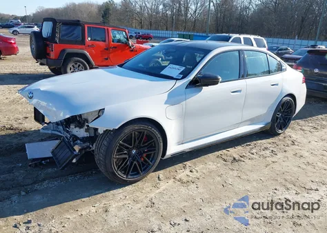 2026 BMW M5 z USA, uszkodzony, nr VIN WBS83FK02TCW43178